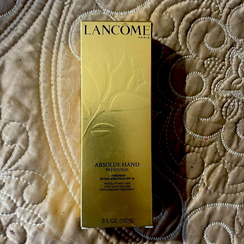 Lancome Absolue Hand Lotion
3.5 oz
Brand new in box